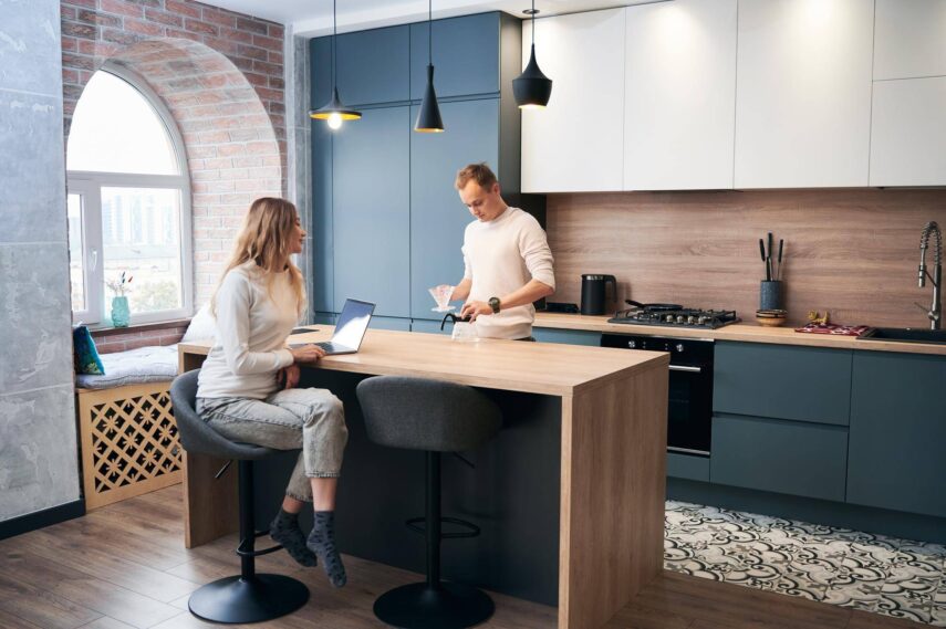 Tendencias en cocinas modernas 2026: colores y acabados que marcarán el año