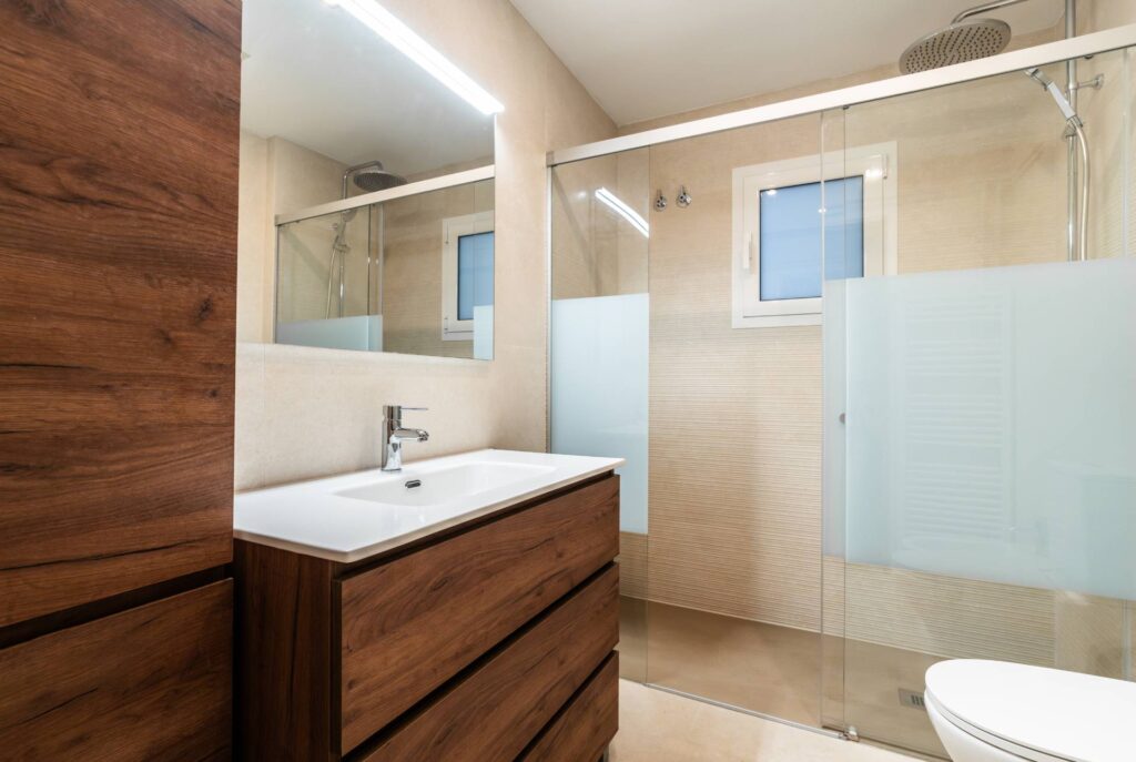 Baños con diseño y confort - Covisen